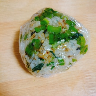 小松菜のごま油炒めとおかか昆布のおにぎり